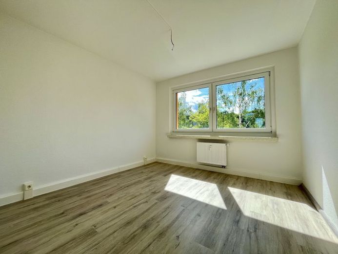 Frisch renoviert mit Balkon – Wohnen am Stadtpark! – Foto 1