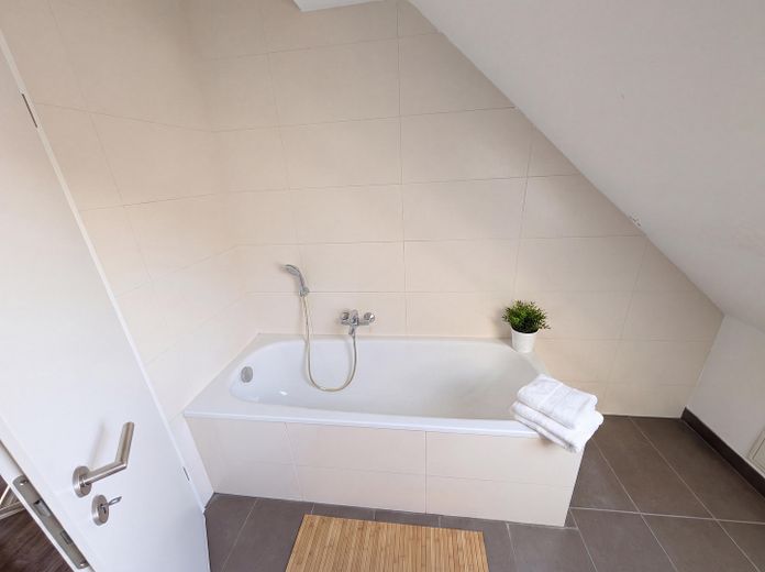 Helle 2-Zimmer-Wohnung mit Einbauküche – neuwertig, optional möbliert – Foto 4