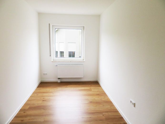 *Erstbezug nach Sanierung* 4 ZKB-Whg. 104 m² mit Terrasse & optionaler EBK – Büro 4