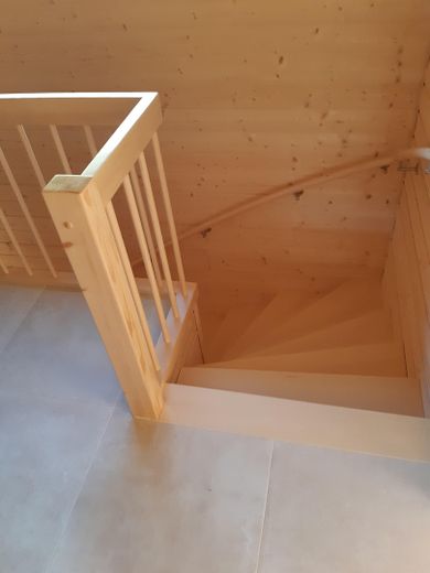 SENZA PROVVIGIONE: Moderna casa in legno "a basso consumo energetico A+" su terreno in enfiteusi nella splendida regione del Chiemgau – Treppenhaus-2