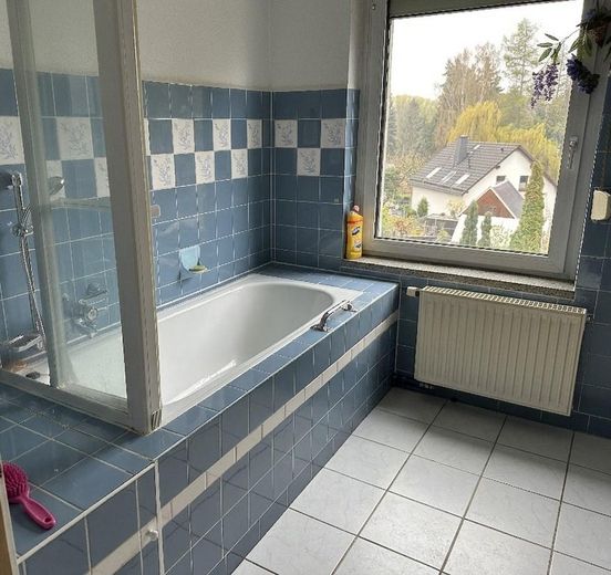 Eigenheim am SW-Stadtrand mit schönem Garten – EG Bad