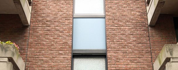 شقة تمليك مؤجرة من غرفتين مع شرفة وموقف سيارات مزدوج في كولونيا-براونسفيلد – Hauseingang