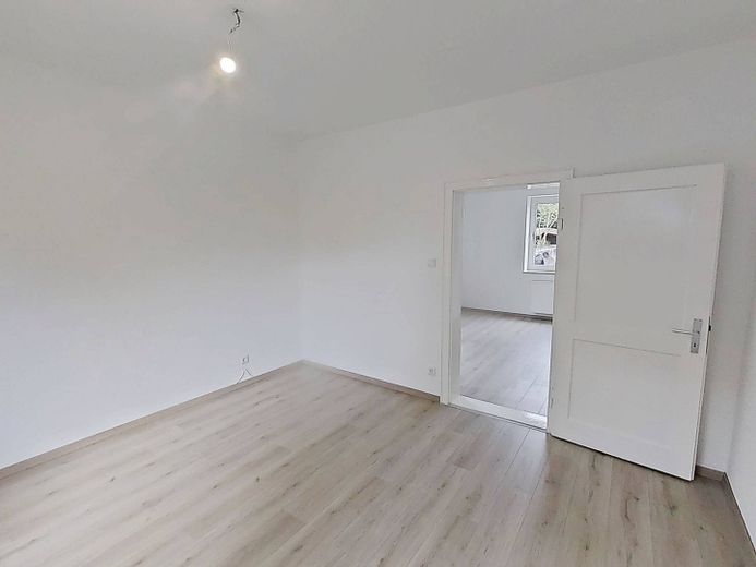 Przytulne 3-pokojowe mieszkanie z nowoczesną łazienką z wanną, w odległości krótkiego spaceru od centrum miasta – Ansicht II: Schlafzimmer I