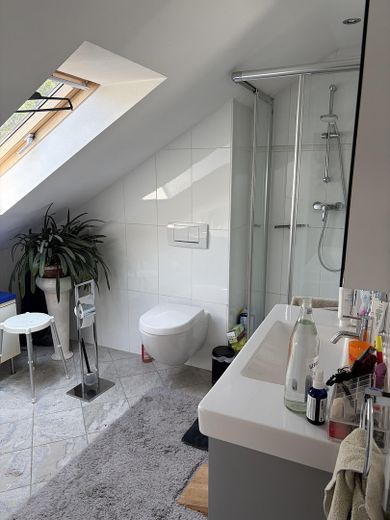 Reihenhaus Kelkheim Stadtmitte super Lage 120m2 – Bad Dachgeschoß