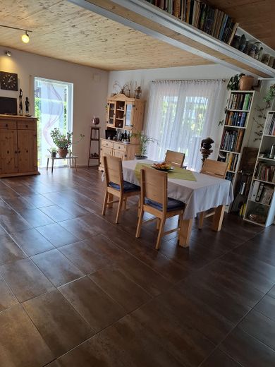 Energy-efficient passive house in a quiet location – Essbereich Wohnzimmer