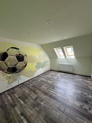 Großzügiges 8-Zimmer EFH mit wunderschönem Garten, Kamin und Einliegerwohnung – Zimmer