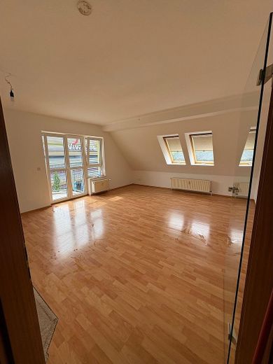 WZ mit Blick auf Balkon