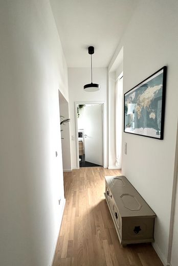 Moderne 3-Zi-Wohnung mit 2 Balkonen, hohen Decken uvm. – Flur