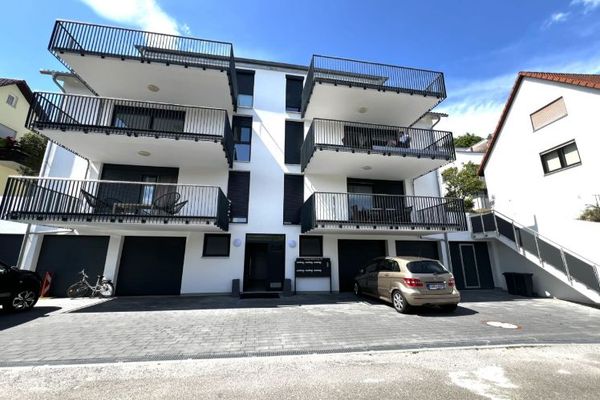 Wohnen mit Komfort: Elegante 3-Zimmer-EG-Wohnung mit Balkon und sonniger Terrasse