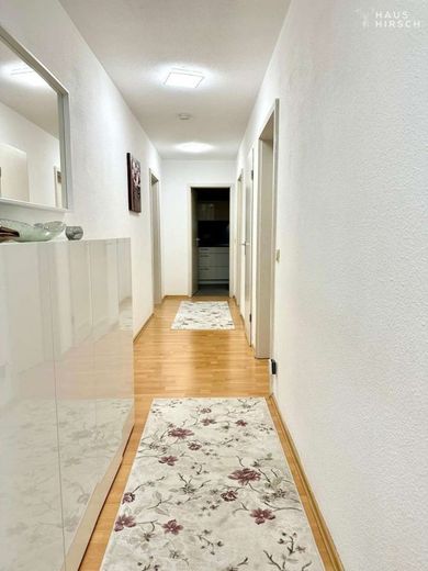 Zentral, hell &amp; gut geschnitten: 3-Zimmer-Wohnung mit Lift &amp; TG in der Fürther Südstadt – Flur