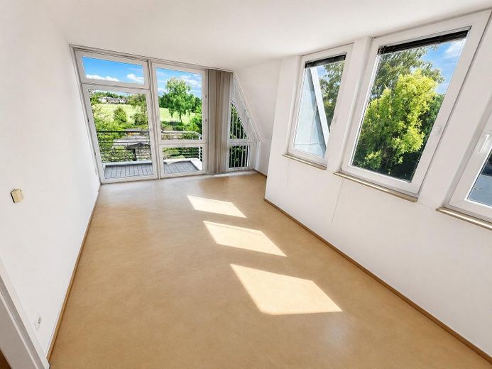 Tranquilo dúplex de 5 habitaciones en 3 niveles | 130 m² | Amplias vistas a zonas verdes | Plaza de aparcamiento | Sin comisión – Foto 13