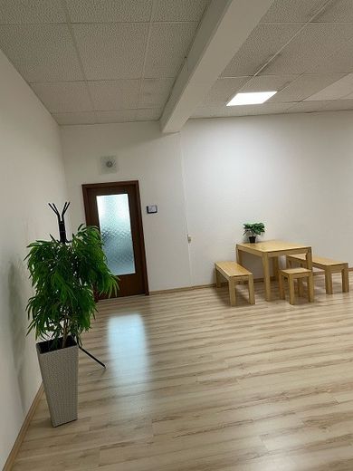 günstiger Büroraum in Gemeinschaftsbüro im Industriegebiet Leonberg an der Autobahn – Flur vorne