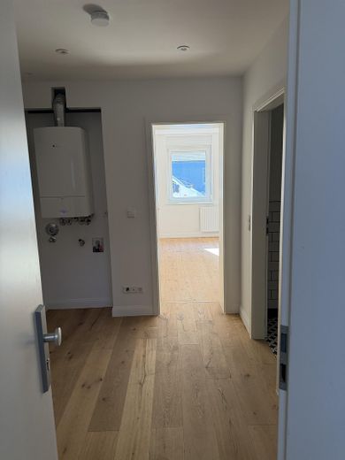 Erstbezug nach Kernsanierung - Stilvoller Altbau im Herzen von Gablenberg – Wohnungseingang und Flur