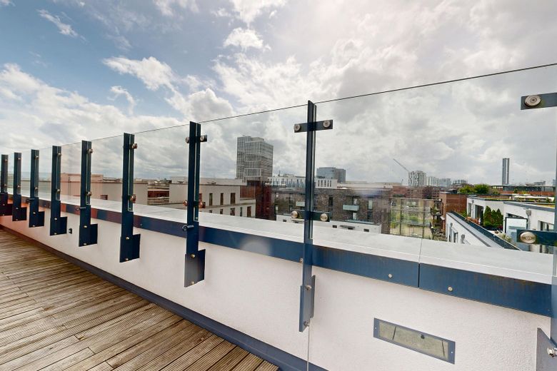 Moderno piso de 3 habitaciones con azotea, balcón y plaza de garaje subterráneo en HafenCity – Dachterrasse