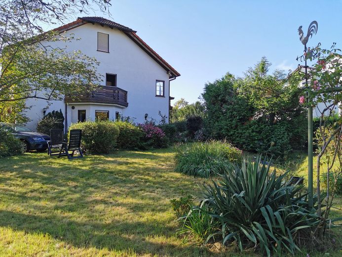 Großer Garten mit DHH