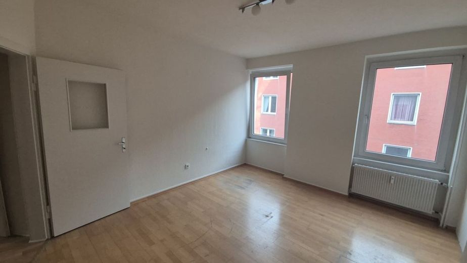 Vivere in tranquillità tra l'università, Barbarossaplatz e Volksgarten - vuoto (A385os) – Schöner, großer Raum mit 2 Fenstern