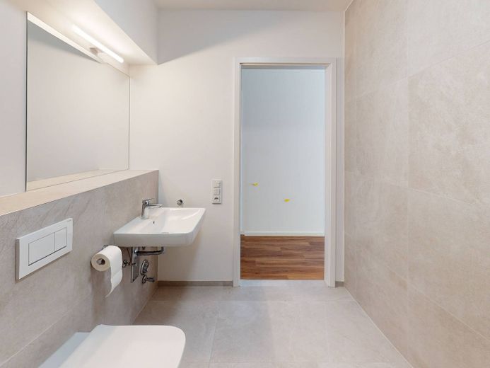 ++Exklusiv wohnen: top-moderne 3-Zimmer-Wohnung mit EBK, Balkon & 2 Bädern++ – Ansicht I: Badezimmer II