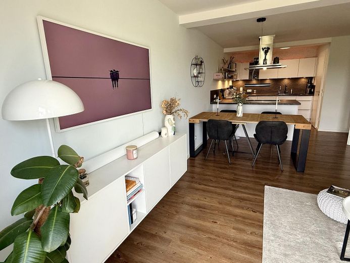 Balkonlu, asansörlü, manzaralı ve üst düzey donanımlı modern 3 odalı daire – Wohnzimmer