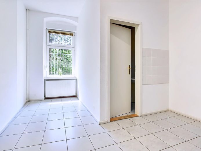 Su apartamento de atelier/familiar en el barrio (dictamen previo favorable sobre cambio de uso) – Wohnküche/derzeitige Küche