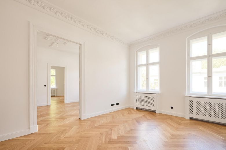 Friedenau: Vivienda antigua de 3 habitaciones para primera ocupación con balcón, ducha y bañera exenta, sin comisión – Der Drei-Zimmer-Blick 