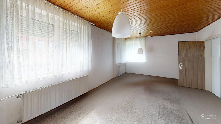 Maison individuelle indépendante avec grand terrain et beaucoup de potentiel – Erdgeschoss Wohnen/Essen