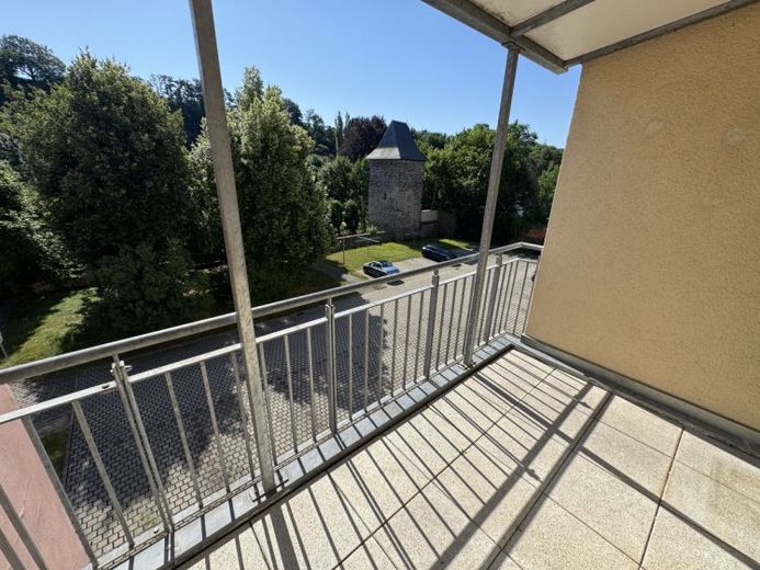 Idyllisch wohnen im Zentrum von Weida. 3 Raum Wohnung mit Balkon und Aufzug! – Foto 1