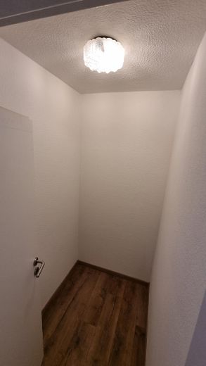 Stylish living above the rooftops of Coburg – modern 1.5-room apartment in Hahnweg – Abstellkammer