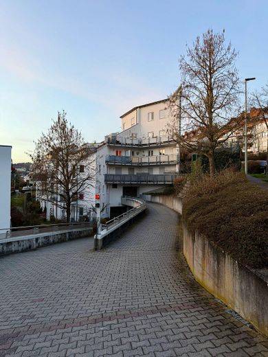 3 Zimmerwohnung mit 3 Tiefgaragenplätzen und 4 Balkonen – Einfahrt Tiefgarage