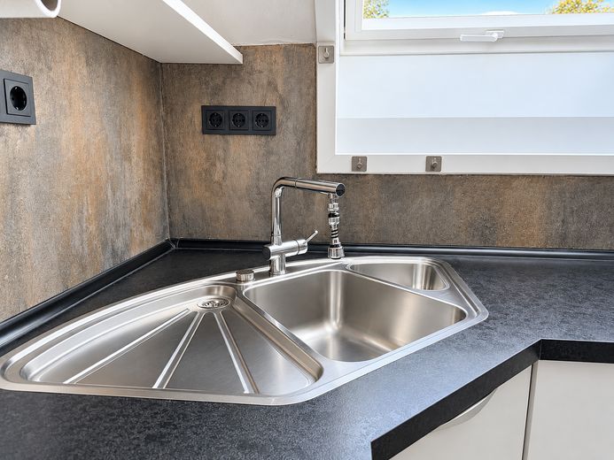Wohnen auf zwei Ebenen – Maisonette mit hochwertiger Ausstattung und 3 Stellplätzen – Küche