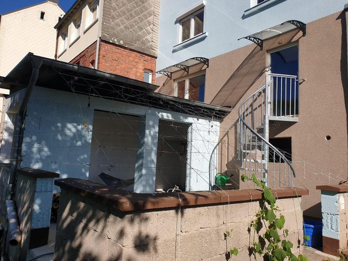 Einziehen, loskochen & wohlfühlen: Modernisiertes XL-Haus mit Traumküche, Komfort-Garage & Garten – Garten 02