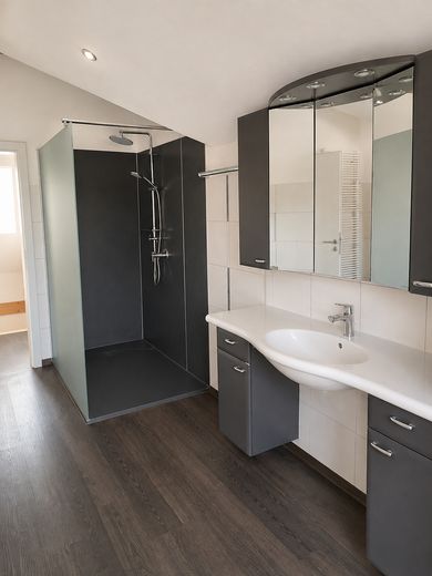 Sehr sonniges Holzhaus, KfW60, Isny-Großholzleute, EG barrierefrei, – Bad Toilette DG