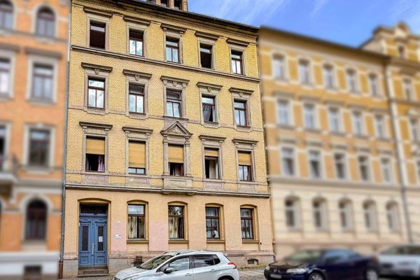 Heritage-listed, renovated and fully rented multi-family house in Chemnitz