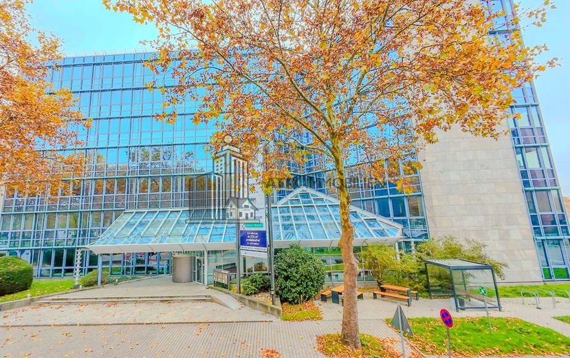 ATIK: Repräsentative Büroflächen im YPSILON OFFICE in verkehrsgünstiger Lage – Drohnenaufnahme