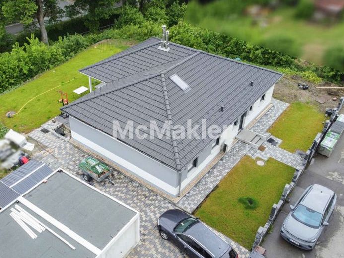 Vivir en el centro en una sola planta: Bungaló cuidado con jardín, terraza y garaje doble – Foto 1