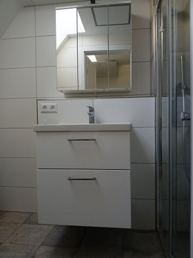 Bad: Unter-, Spiegelschrank