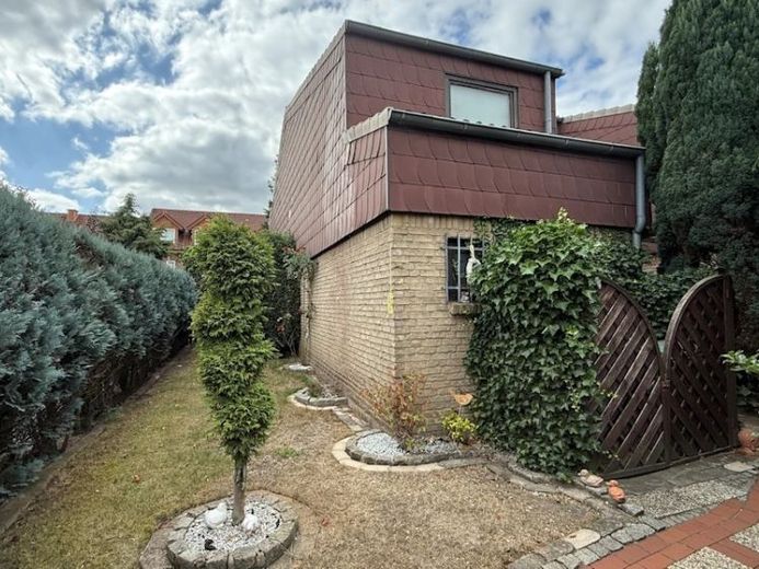 Acquistare un immobile a Hollage – CASA A SCHIERA DI TESTA CON 4 LOCALI, GIARDINO E GARAGE, SENZA PROVVIGIONE PER L’ACQUIRENTE – Foto 1