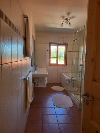 شقة كبيرة رائعة بطراز منزل ريفي – Bad mit Badewanne