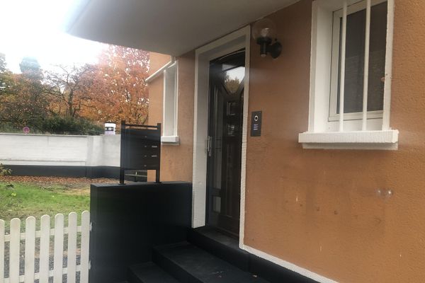 Piso reformado de 2 habitaciones en planta baja, ubicado en el centro, en Lev Schlebusch, con terraza