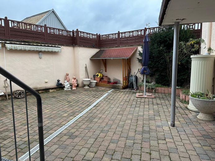 Große 4 Zimmer -Wohnung auf 2 Etagen mit 136 m² Wohnfläche, Balkon und Innenhof – Innenhof
