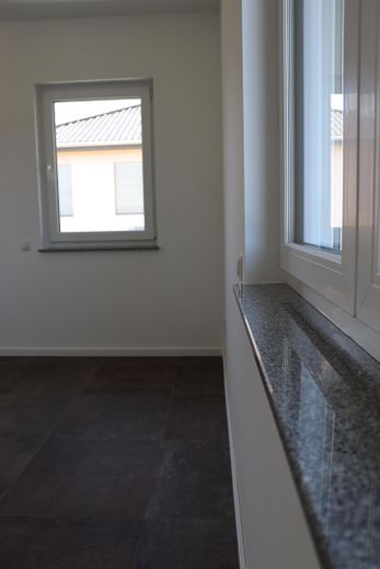 Neubau-DHH in Magdeburg-Diesdorf / familienfreundlicher Garten / Photovoltaik / 2 Stellplätze – hochwertige Granitfensterbänke