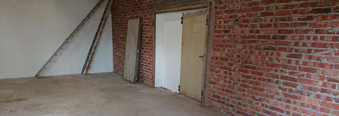 Rueckseite mit Nebenraum