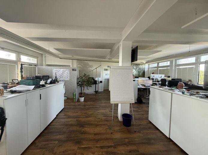 Vielseitige Büro- und Gewerbeflächen mit Lager in etabliertem Gewerbestandort – 3.OG Großraum