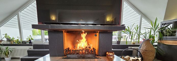 Wohnzimmer mit Kamin