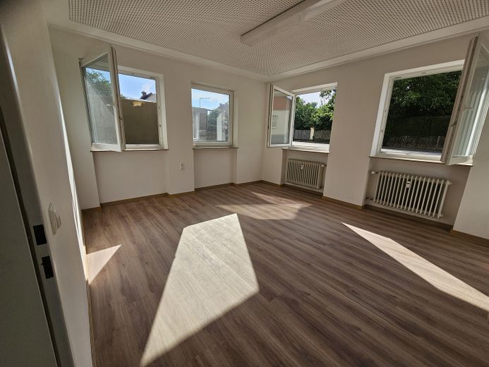 Charmante 1-Zimmer-Wohnung in zentraler Lage mit lichtdurchflutetem Wohnbereich – Wohn/Schlafraum