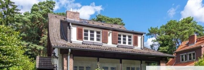 IMMOBERLIN.DE - Prime location! Small charming villa with underground garage & idyllic garden
