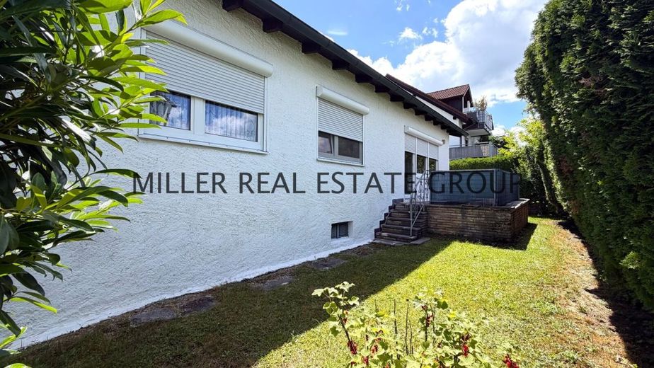 Seltene Gelegenheit in Ingolstadt-Unterhaunstadt: Großzügiger Bungalow mit Vollkeller, Doppelgarage, Garten &amp; Ausbaupotenzial! – Außenansicht