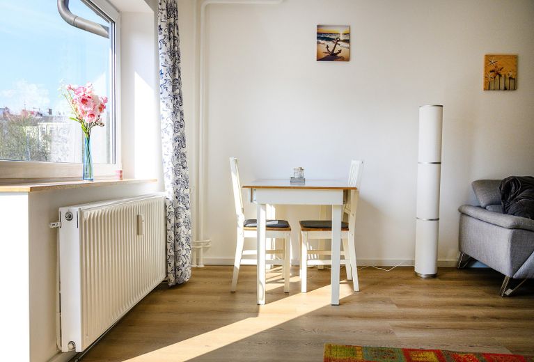 [Provisionsfrei] Traumwohnung in Alsternähe – Wohnzimmer - #4