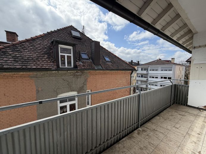Frisch komplettsanierte 4-Zimmer-Wohnung mit Einbauküche & Balkon in Stuttgart-Bad Cannstatt – Balkon