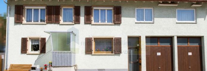 Zwei Wohnbereiche, zwei Eingänge - Ein Preis ! Gewachsene Immobilie mit viel Platz, Potenzial und übergrosser Garage in Kirchen-Hausen