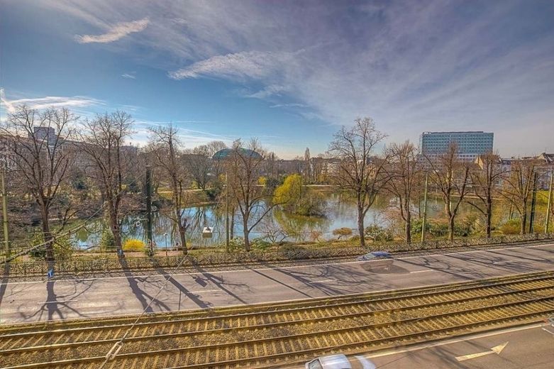 Exklusive Wohnung in der Carlstadt mit 4 Zimmern und Blick auf den Schwanenspiegel – Aussicht